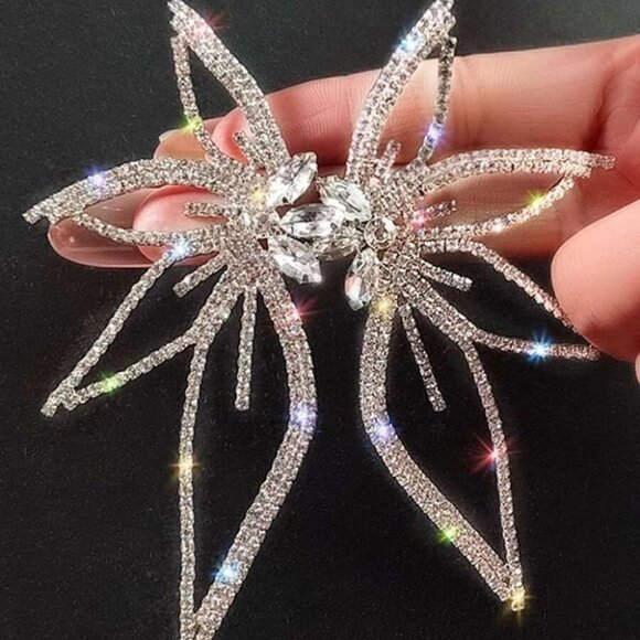 Rhinestone Leaf Design Studded Silver Earrings - Picture 1 of 12